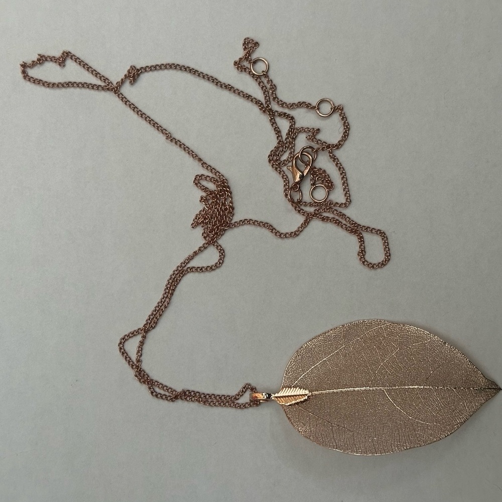 Elegant Rose Gold Leaf Pendant Necklace